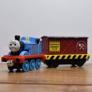 Thomas w/ Quarry Car w/ Changing Cargo Diecast Take N Play Thomas & Friends 2009